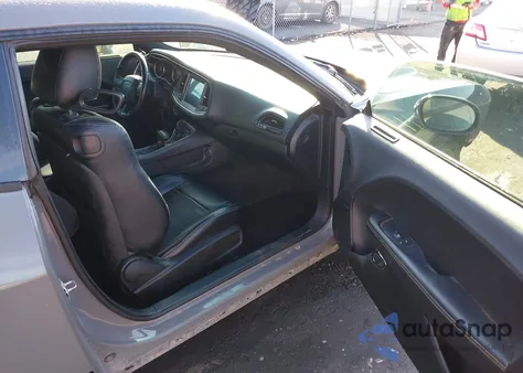 2017 Dodge Challenger Sxt z USA, uszkodzony, nr VIN 2C3CDZAG4HH641021